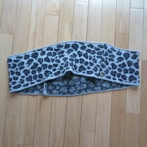 Betsey Johnson Scarf Knit Infinity Scarf Grey and Black Cheetah pattern Warm